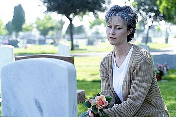Řekni sbohem milovanému: průměrné pohřební náklady a výdaje