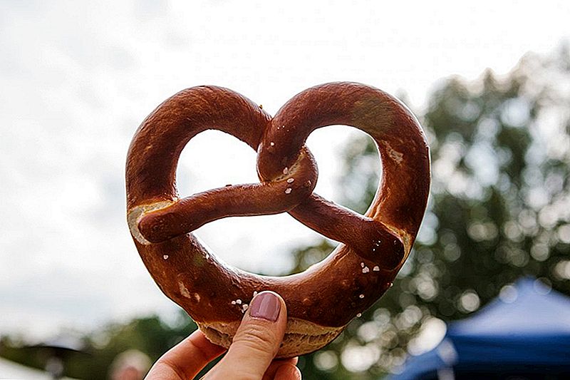 Il National Pretzel Day è una cosa. Qui ci sono 4 posti per ottenere pretzels gratuiti