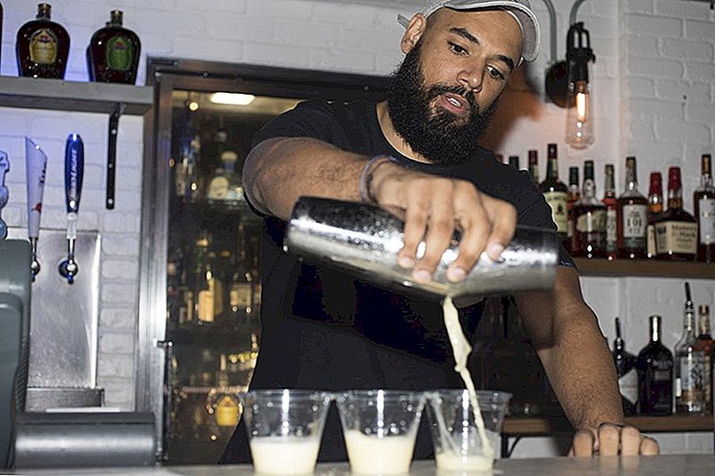 10 ting, du sandsynligvis gør ved barer, der gør din bartender's job måde hårdere