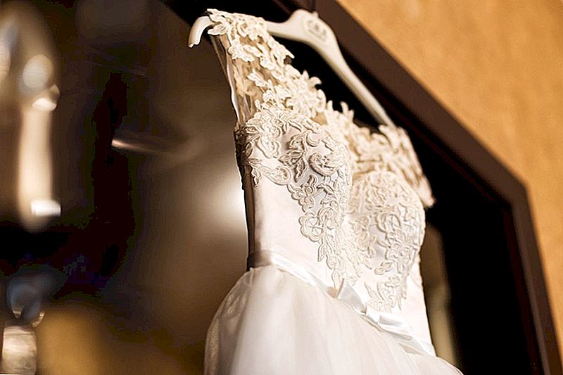 Brides, rougissant au coût de votre robe? Voici comment le revendre en ligne