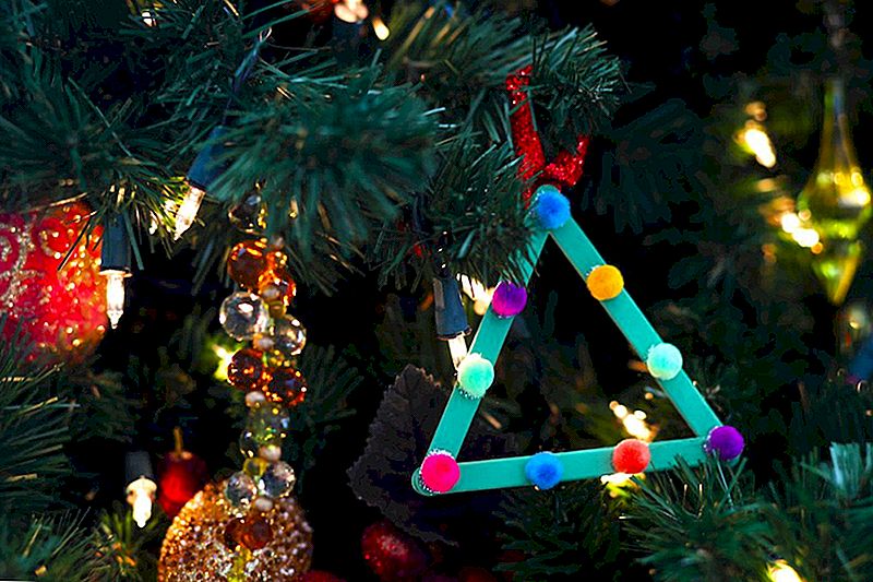 Comment faire ces bâtons mignons d'arbre de Noël de bâton de Popsicle