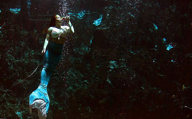 Šīs kompānijas īre Real-Life Mermaid, lai pamostītu zem jūras