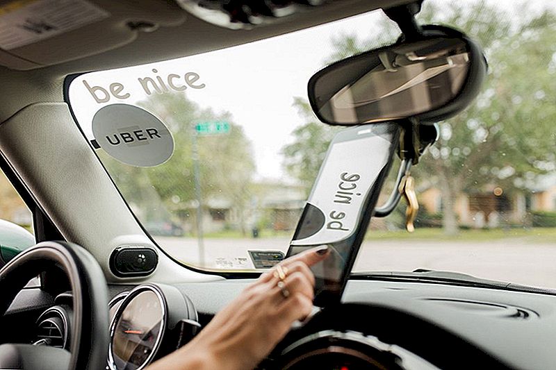 Uber a Lyft řidiči podepisují žádost o snížení cen plynu