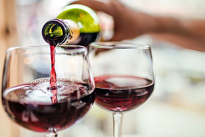 Lūk, kā neieskatīties vīna marķēšanai restorānā