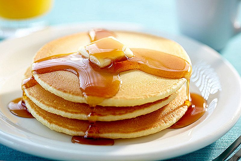 Sbrigati a IHOP a festeggiare con una pila di pancakes da 59 centesimi solo questo martedì