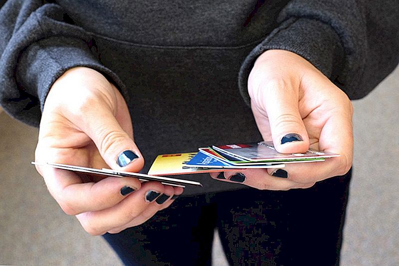 Zašto 28% Amerikanaca nosi duga kreditne kartice (i kako prekinuti to)
