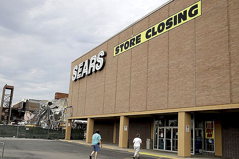Sears sta chiudendo più di 60 negozi, ma non è il momento di calpestare i contenitori di vendita