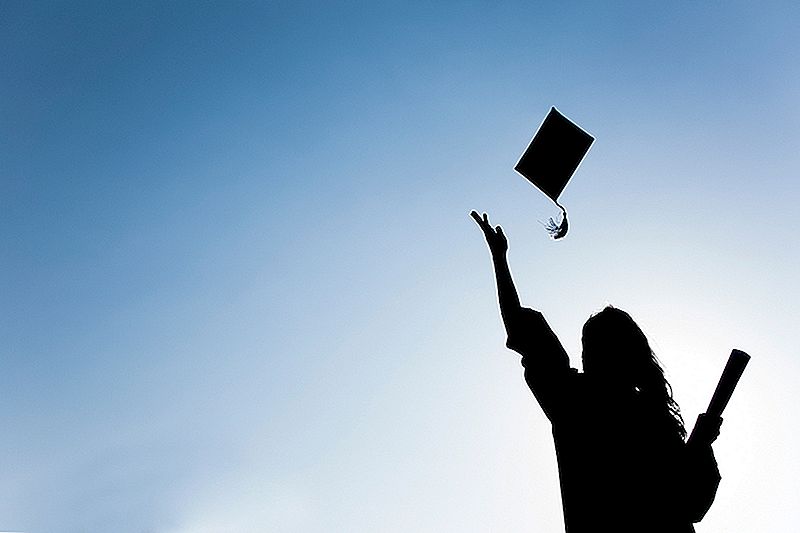 DOE obnovuje grantovou pomoc studentům uzavřených vysokoškolských vysokých škol