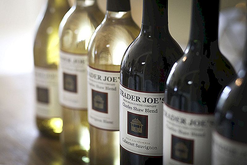 Zeptali jsme se na snímek o víně, aby přezkoumali všichni obchodníci s Joeovými dvojitými sklíčidly