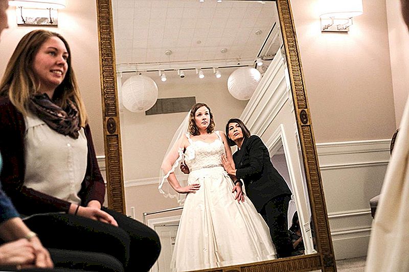 Fotoattēla eseja: Viņa mēģina uzcelt savu pirmo kāzu kleitu mammai - un tā ir burvība