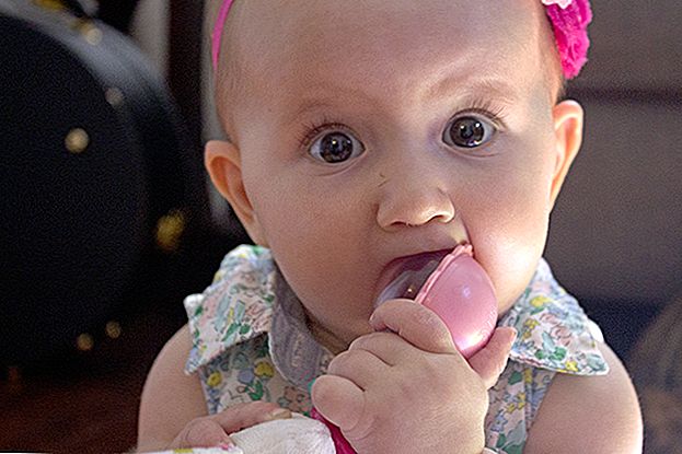 Spring over krukker og poser: Sådan laver du din egen baby mad og sparer penge