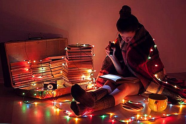 Beyond Books: 12 Gifts Under $ 25 untuk Pencinta Buku pada Senarai Percutian Anda