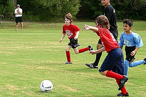 Hvorfor skal du gå til Chipotle efter dit barns fodboldspil den 16. april