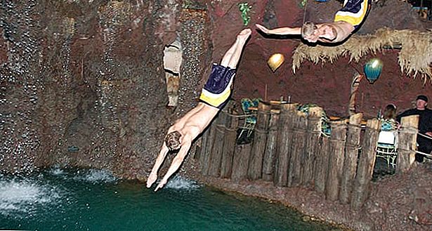 Čudan posao: zaraditi novac Cliff Diving u Casa Bonita